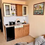 Beachfront In Marina Dinevi Apartment *