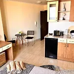 Beachfront In Marina Dinevi Apartment