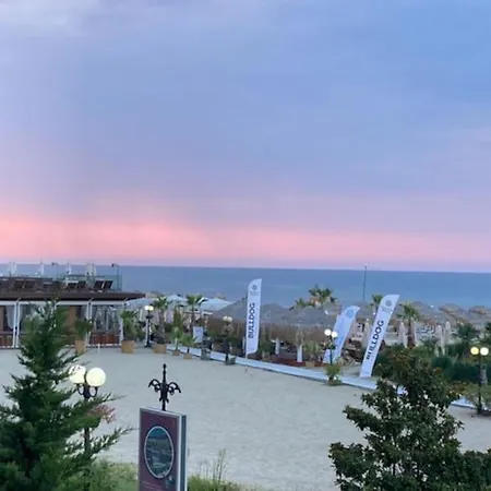 Beachfront In Marina Dinevi Apartment